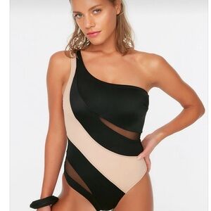 One-Shoulder Black and Nude Colorblock Women's Swimsuit